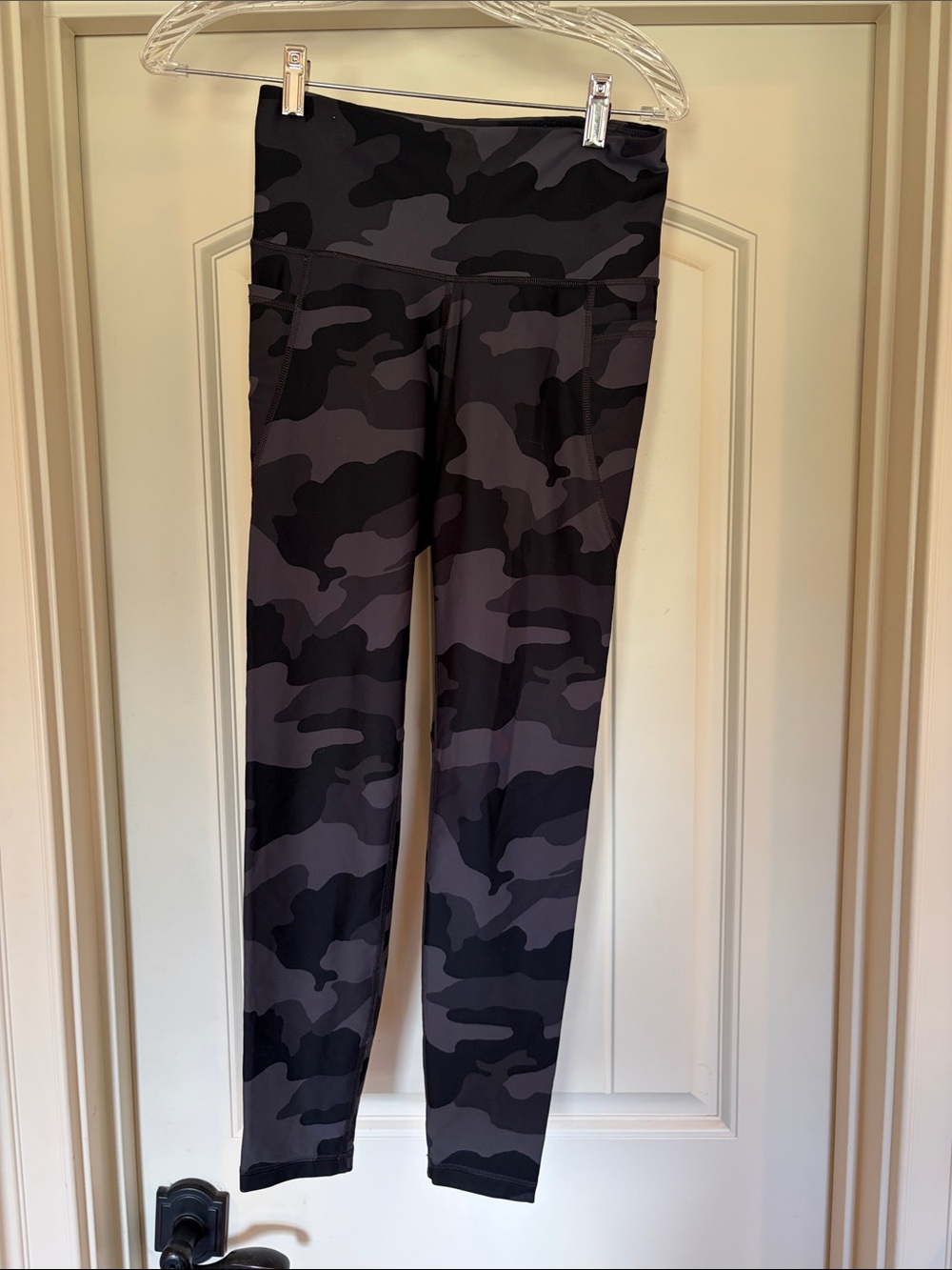 Old Navy Women's Black & Gray Camo Leggings